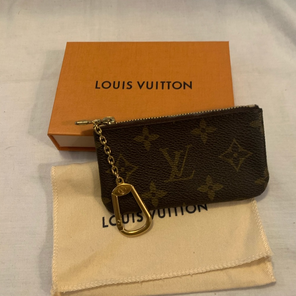 ❌SOLD❌100% Authentic Louis Vuitton Key/Card Holder - Picture 2 of 5
